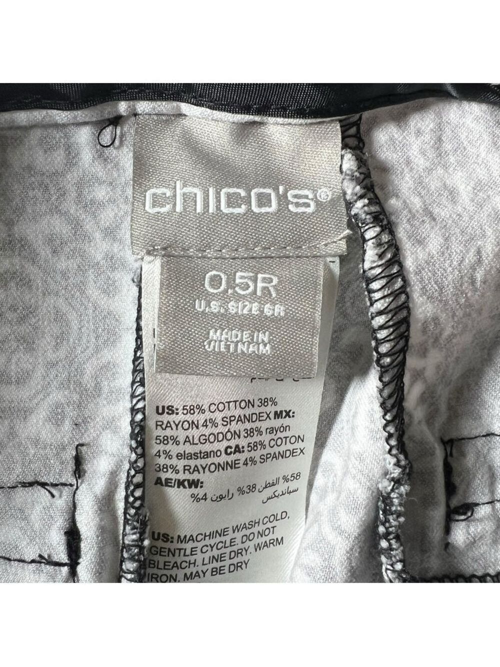 Chico’s Women’s Tile-Print Straight-Leg Pants Black/White Size 0.5R (6) - Picture 4 of 8
